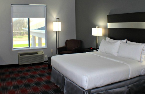 Bonham Hotel | Holiday Inn Express & Suites Bonham by IHG