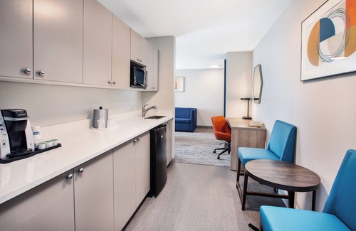 Buffalo Hotel | Holiday Inn Express & Suites Buffalo by IHG