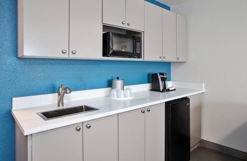 Buffalo Hotel | Holiday Inn Express & Suites Buffalo by IHG