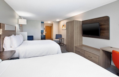 Buffalo Hotel | Holiday Inn Express & Suites Buffalo by IHG