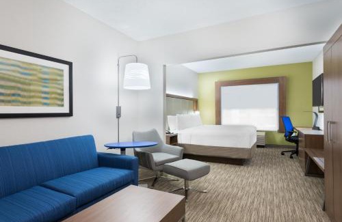 Summit Station Hotel | Holiday Inn Express & Suites - Columbus Airport East by IHG
