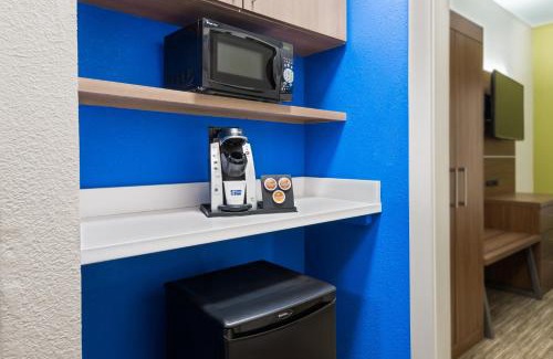 Summit Station Hotel | Holiday Inn Express & Suites - Columbus Airport East by IHG