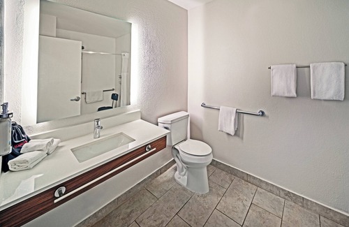 Amistad National Recreational Area Hotel | Holiday Inn Express & Suites Del Rio by IHG