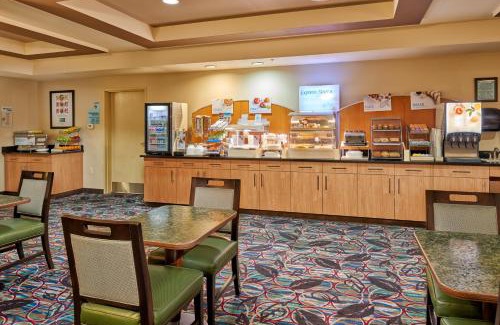 Biggs Field Hotel | Holiday Inn Express & Suites El Paso Airport by IHG