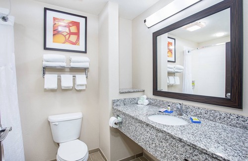 Glasgow Hotel | Holiday Inn Express & Suites Glasgow by IHG