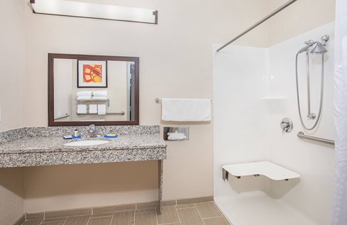 Glasgow Hotel | Holiday Inn Express & Suites Glasgow by IHG
