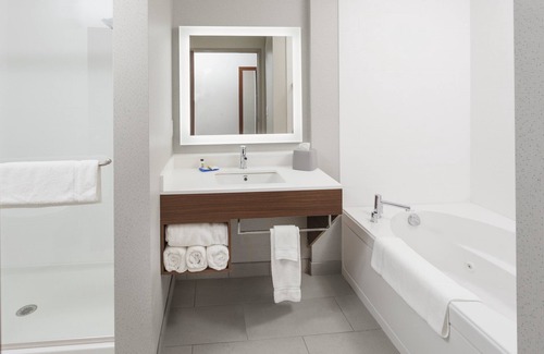 Hudson Hotel | Holiday Inn Express & Suites Hudson I-94 by IHG