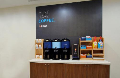 LaVale Hotel | Holiday Inn Express & Suites Cumberland - La Vale by IHG