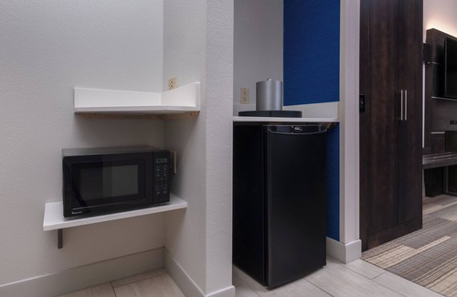 Lakeland Hotel | Holiday Inn Express & Suites Lakeland South by IHG