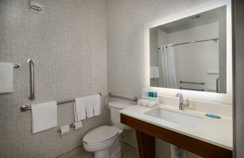 Lawrence Hotel | Holiday Inn Express & Suites Lawrence by IHG