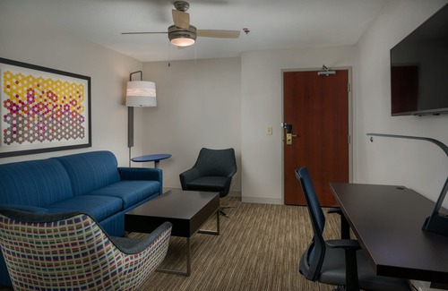Lawrence Hotel | Holiday Inn Express & Suites Lawrence by IHG