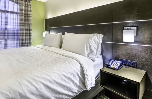Longview Hotel | Holiday Inn Express & Suites Longview North by IHG