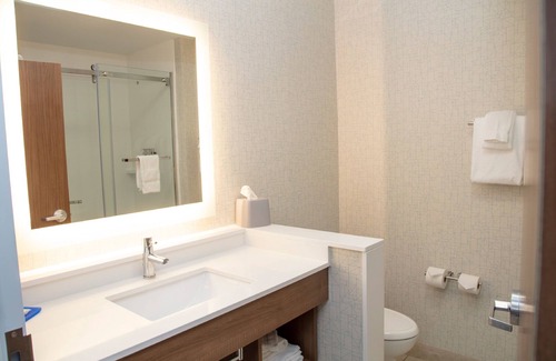 Marion Hotel | Holiday Inn Express & Suites Marion by IHG