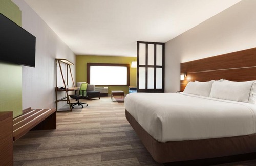 McAllen Hotel | Holiday Inn Express & Suites - McAllen - Medical Center Area by IHG