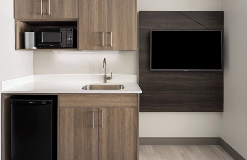 Meriden Hotel | Holiday Inn Express & Suites Meriden by IHG