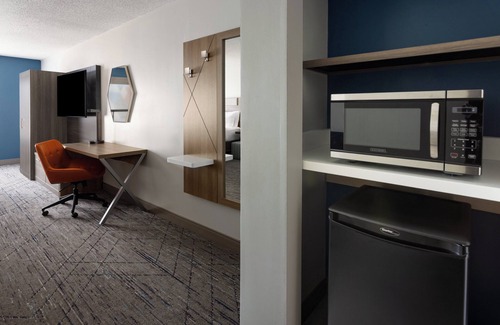 Meriden Hotel | Holiday Inn Express & Suites Meriden by IHG
