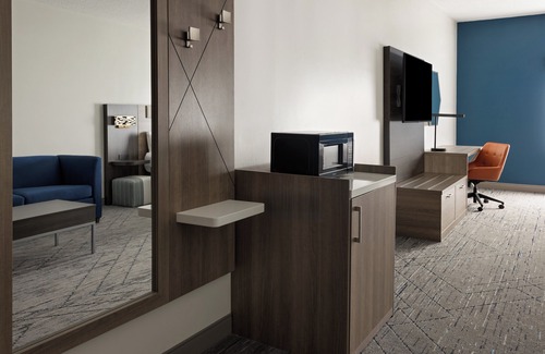 Meriden Hotel | Holiday Inn Express & Suites Meriden by IHG