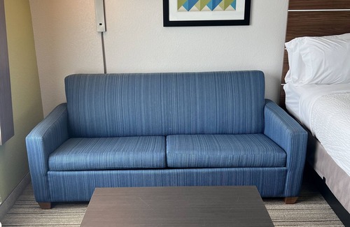 Mobile Hotel | Holiday Inn Express & Suites Mobile - University Area by IHG