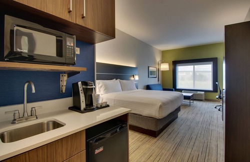 Morris Hotel | Holiday Inn Express & Suites Morris by IHG