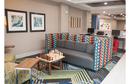 Norfolk Hotel | Holiday Inn Express & Suites Norfolk by IHG