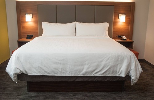 Norfolk Hotel | Holiday Inn Express & Suites Norfolk by IHG