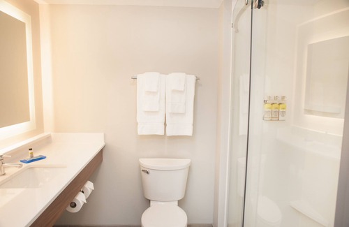 Norfolk Hotel | Holiday Inn Express & Suites Norfolk by IHG