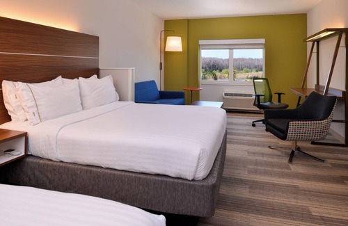 Trinity Hotel | Holiday Inn Express & Suites Trinity by IHG
