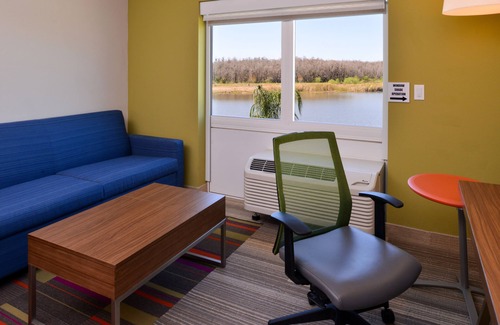 Trinity Hotel | Holiday Inn Express & Suites Trinity by IHG