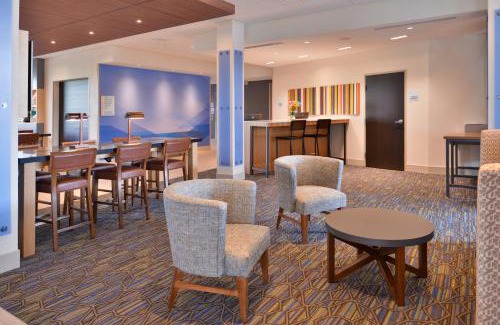 Olathe Hotel | Holiday Inn Express & Suites - Olathe West by IHG