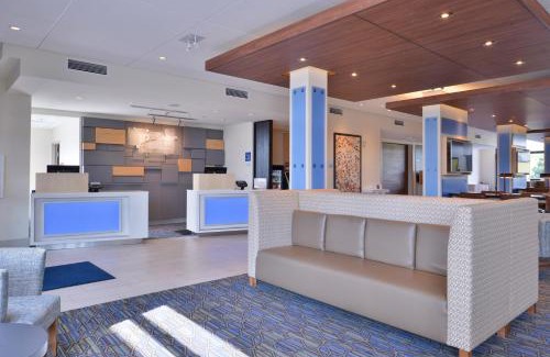 Olathe Hotel | Holiday Inn Express & Suites - Olathe West by IHG