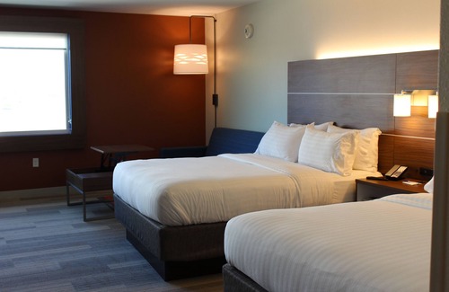 Millard Hotel | Holiday Inn Express & Suites Omaha - Millard Area by IHG