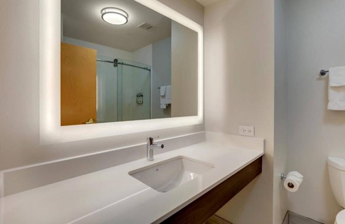 Richmond Hotel | Holiday Inn Express & Suites Richmond by IHG