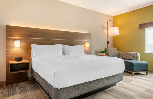 Ruskin Hotel | Holiday Inn Express & Suites Ruskin by IHG