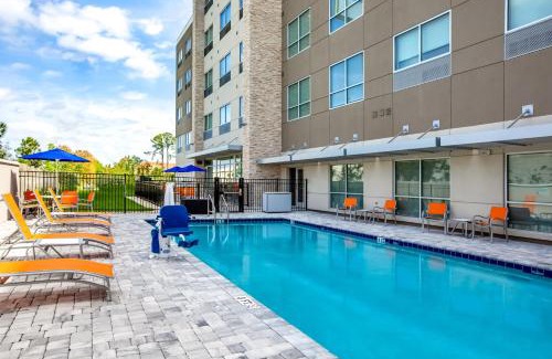 Sanford Hotel | Holiday Inn Express & Suites Sanford - Lake Mary by IHG