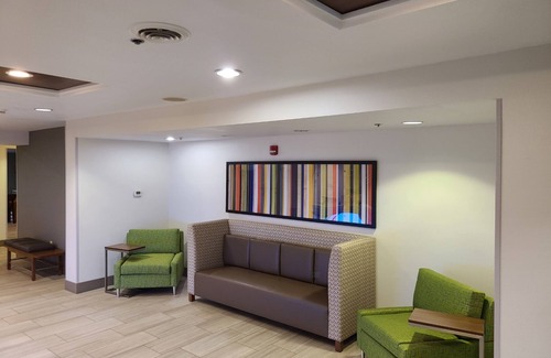 Sheldon Hotel | Holiday Inn Express & Suites Sheldon by IHG