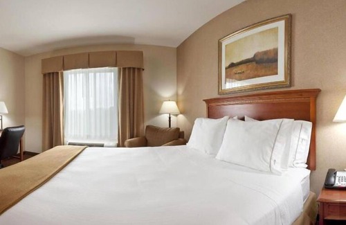 Sheldon Hotel | Holiday Inn Express & Suites Sheldon by IHG