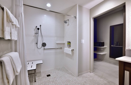 Spring Hotel | Holiday Inn Express & Suites Spring - Woodlands Area by IHG