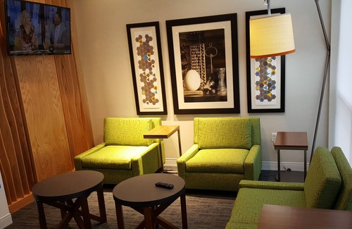 Toledo Hotel | Holiday Inn Express & Suites Toledo West by IHG