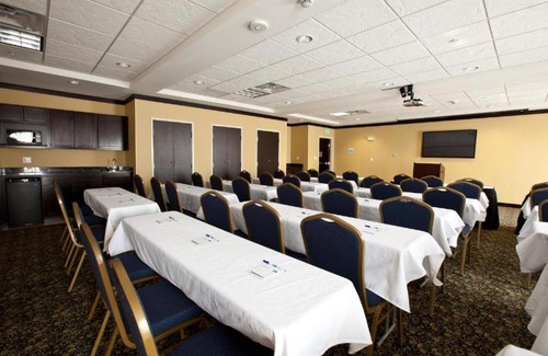Troy Hotel | Holiday Inn Express & Suites