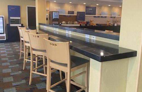 Troy Hotel | Holiday Inn Express & Suites