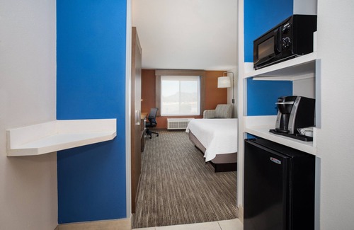 Tucson Hotel | Holiday Inn Express & Suites Tucson by IHG