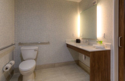 Tulsa Hotel | Holiday Inn Express & Suites Tulsa Midtown by IHG