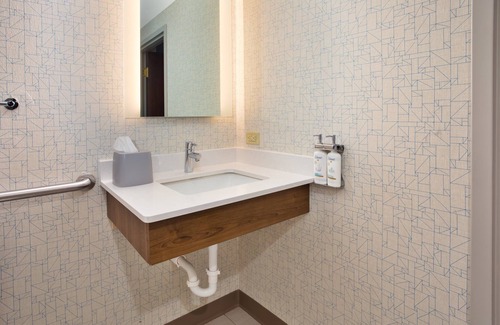 Webster Hotel | Holiday Inn Express & Suites Rochester Webster by IHG