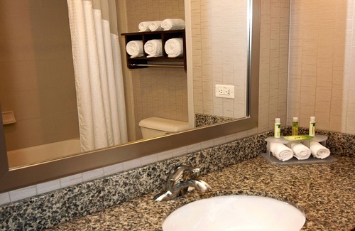 Greenwich Hotel | Holiday Inn Express & Suites Wichita Northeast by IHG