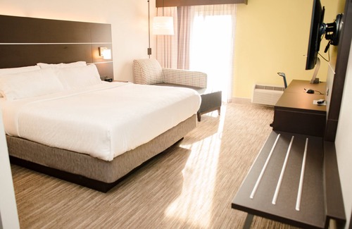 Winona Hotel | Holiday Inn Express & Suites Winona by IHG
