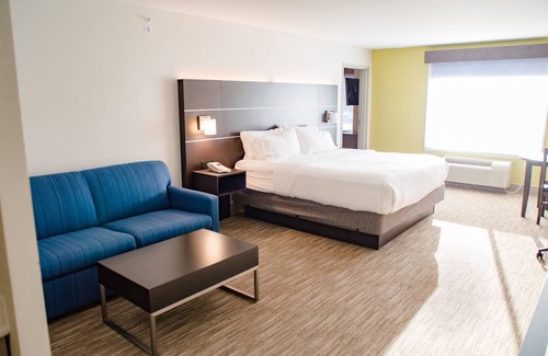Winona Hotel | Holiday Inn Express & Suites Winona by IHG