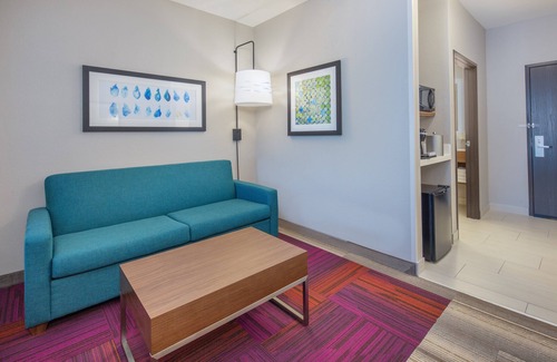 Surprise Hotel | Holiday Inn Express Surprise by IHG