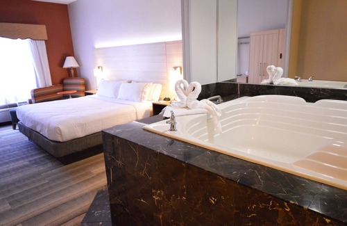 Oregon Hotel | Holiday Inn Express Toledo-Oregon by IHG