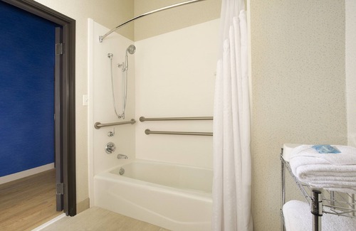 Ruckersville Hotel | Holiday Inn Express & Suites Charlottesville - Ruckersville by IHG
