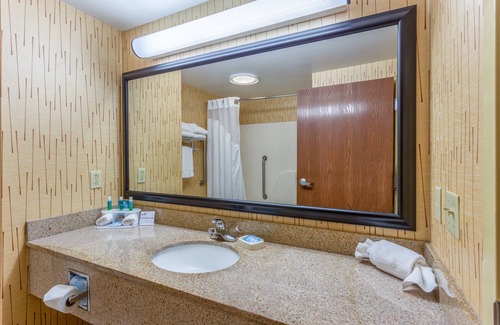 Bowling Green Hotel | Holiday Inn Express Hotel & Suites Bowling Green by IHG